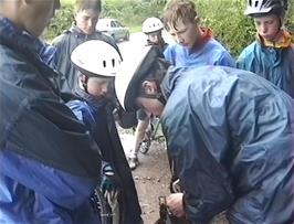 Tao repairs Alasdair's chain at Tal-y-Coed Court, Llantilio Crosseny, 19.7 miles into the ride